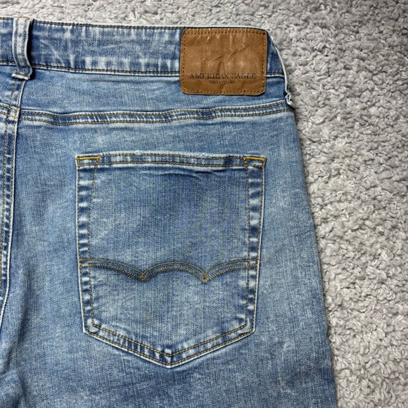 American Eagle Shorts Mens 34 Light Wash Denim Cut Offs Raw Hem Flex Casual Work - Picture 5 of 6